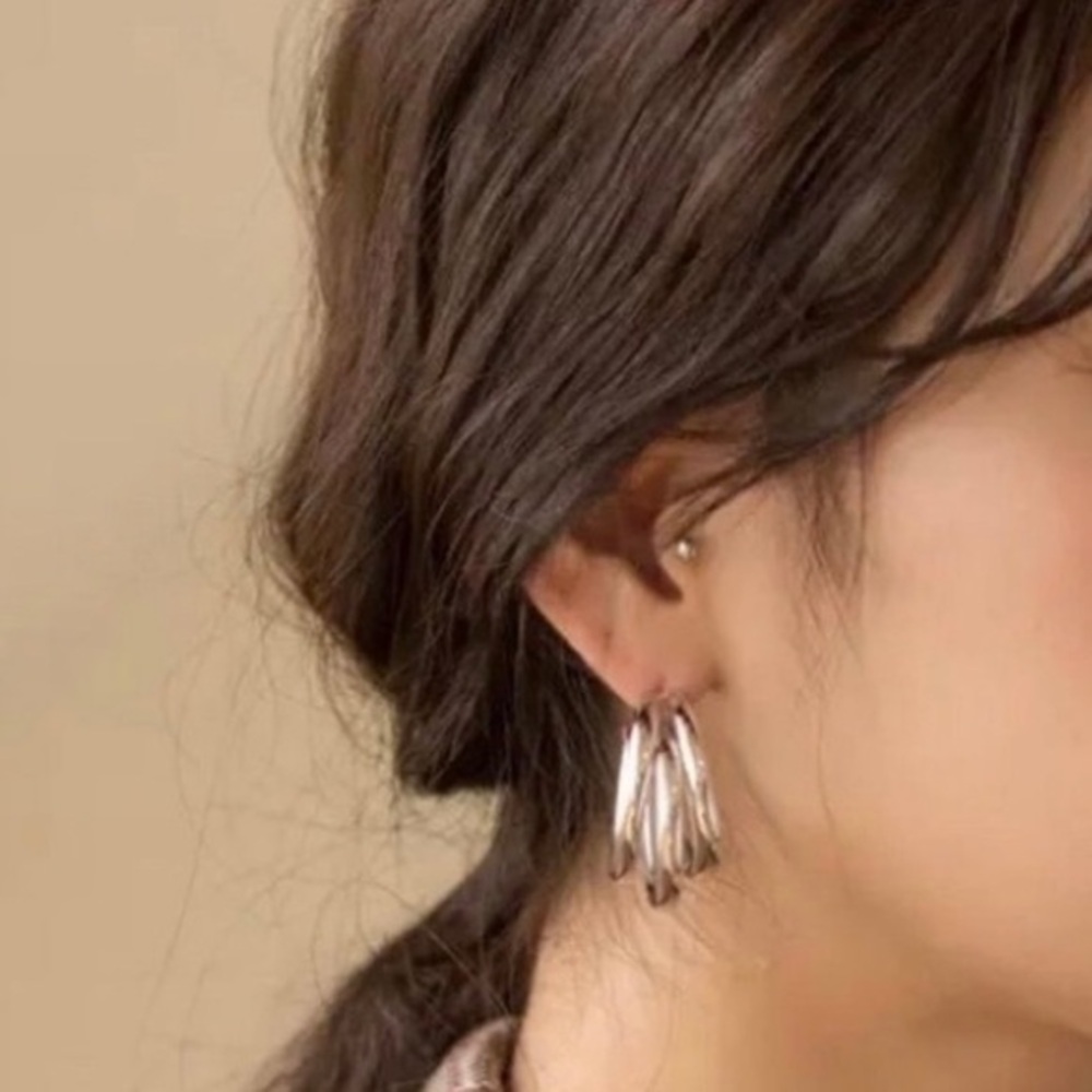 HOOP EARRINGS